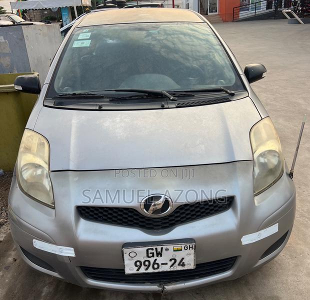 Toyota Vitz 1.3 AWD 5dr 2010 Silver