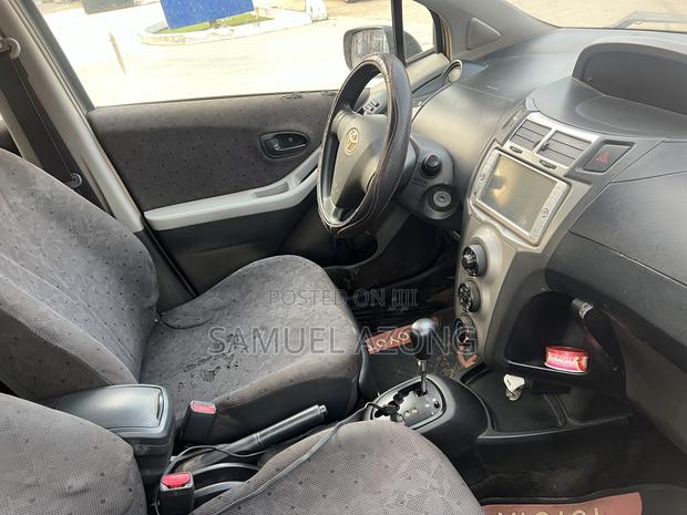 Toyota Vitz 1.3 AWD 5dr 2010 Silver