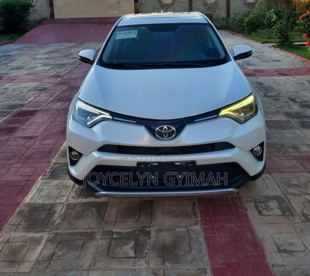 Toyota RAV4 2017 White