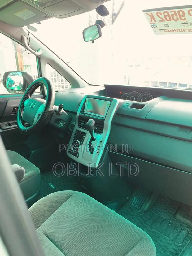 Toyota Voxy 2012 Gray