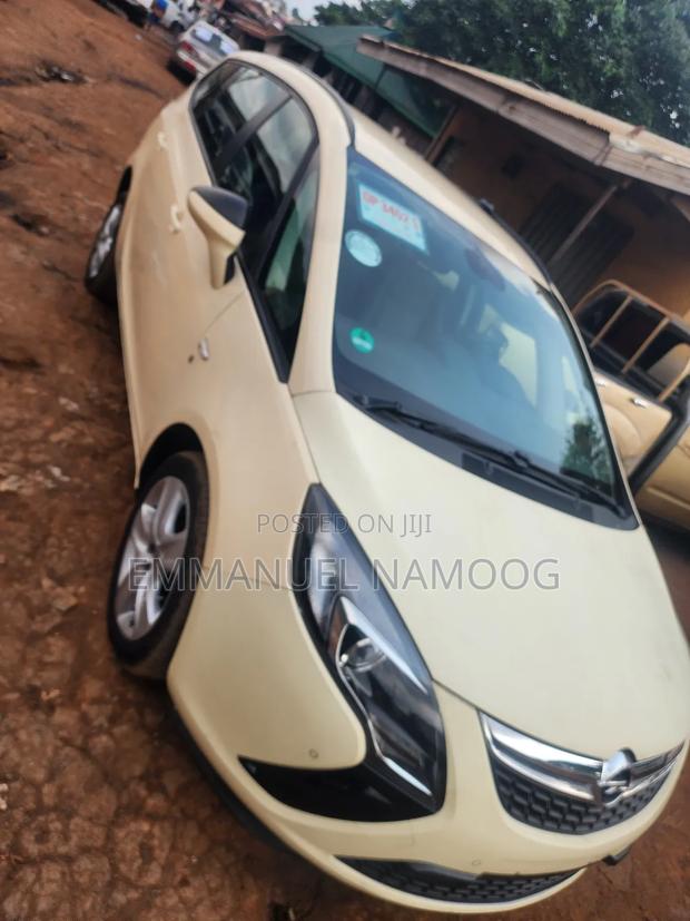 Opel Zafira 2015 Beige