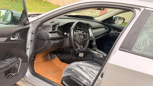 Honda Civic LX 2dr Coupe (2.0L 4cyl) 2017 Gray