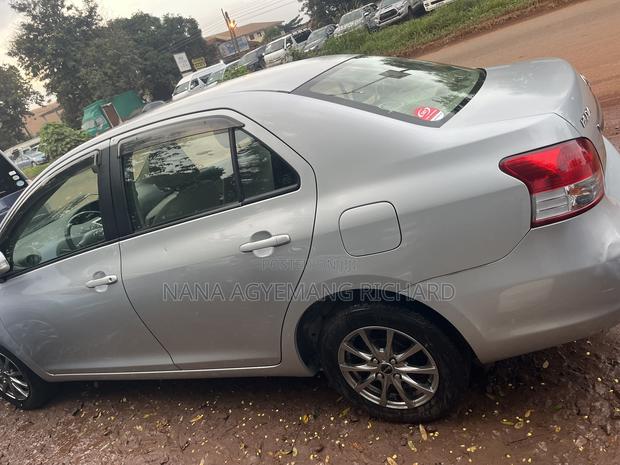 Toyota Belta 2010 Blue