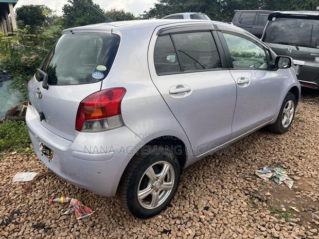 Toyota Vitz 1.3 FWD 5dr 2010 Silver