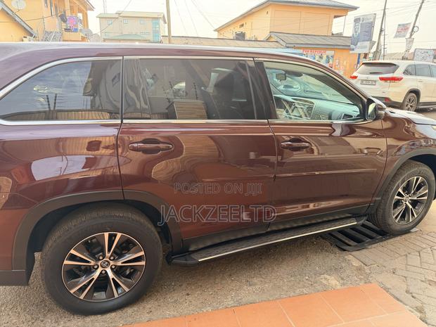 Toyota Highlander LE 2019 Burgundy