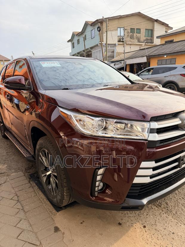 Toyota Highlander LE 2019 Burgundy