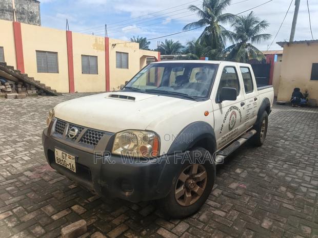 Nissan Hardbody 2016 White