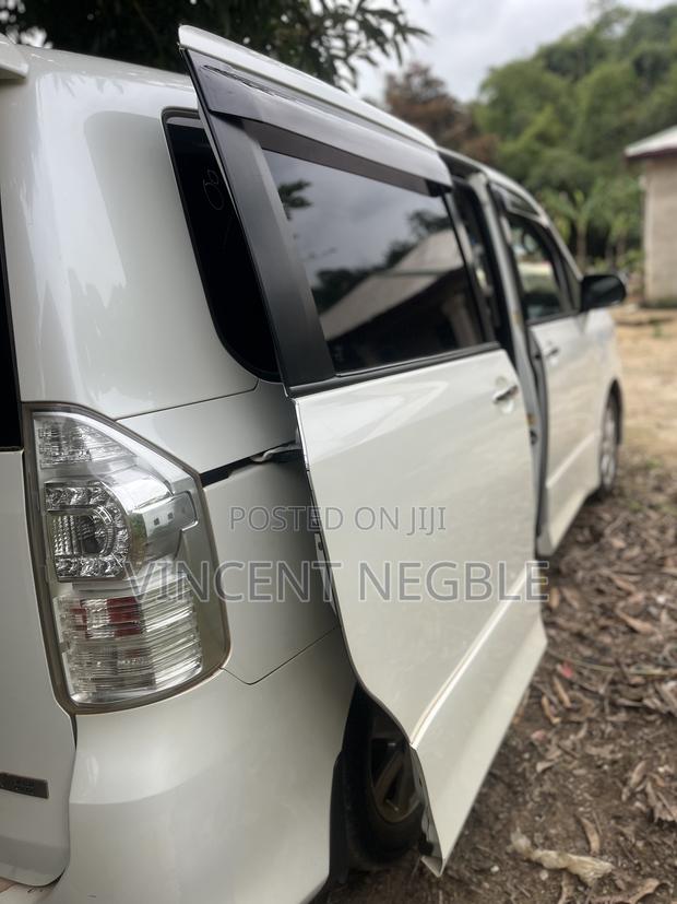 Toyota Voxy ZS 2WD 7-Seater 2013 White