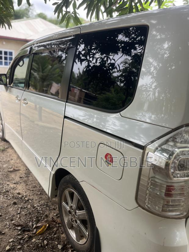 Toyota Voxy ZS 2WD 7-Seater 2013 White