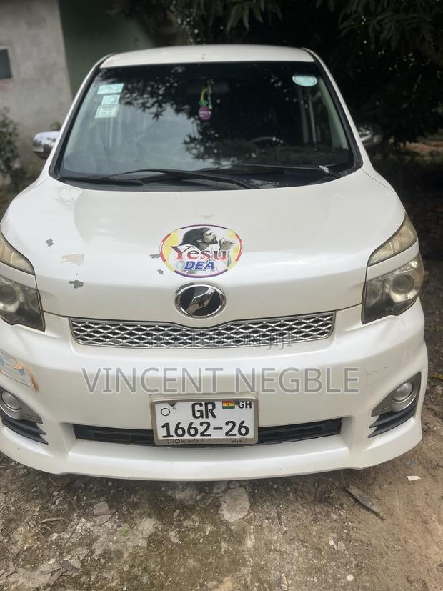 Toyota Voxy ZS 2WD 7-Seater 2013 White
