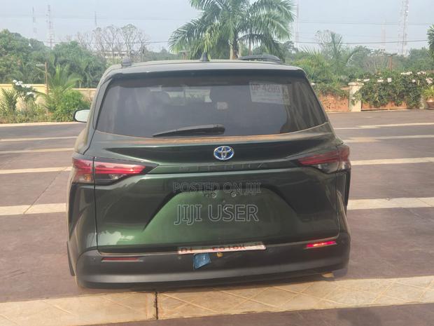 Toyota Sienna Limited 2022 Green