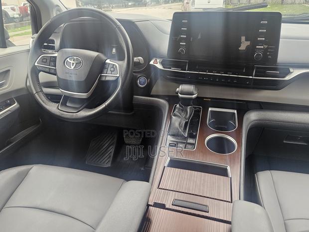 Toyota Sienna Limited 2022 Green