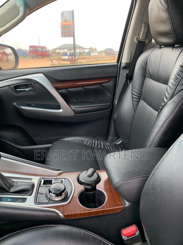 Mitsubishi Pajero Sport 2019 Silver