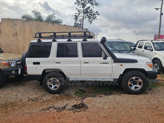 Toyota Land Cruiser 2014 White