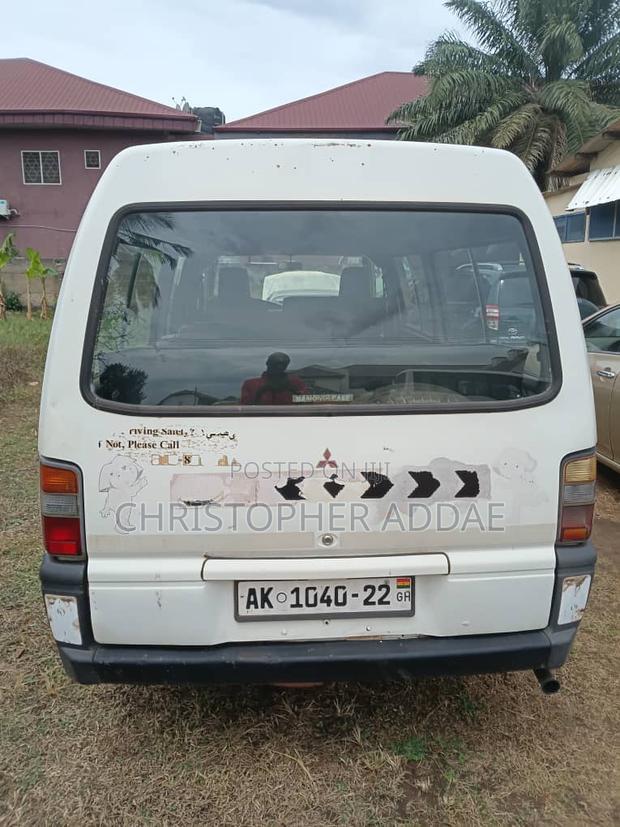Mitsubishi Delica 2012 White