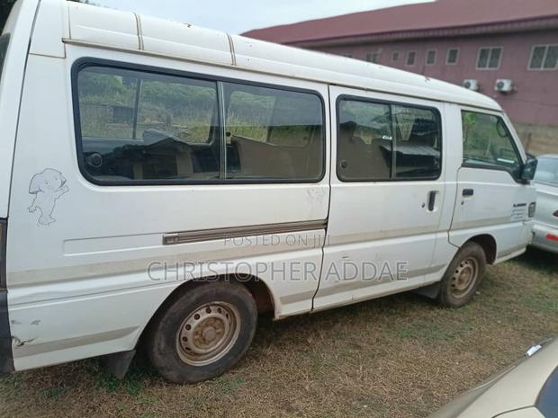 Mitsubishi Delica 2012 White