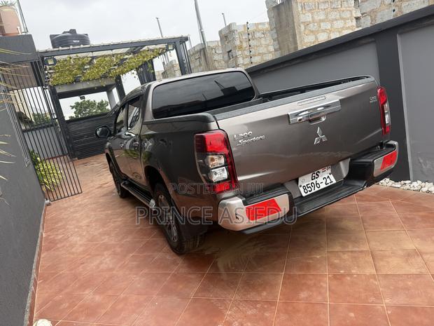 Mitsubishi L200 Sportero 2.4 Diesel 2021 Gray