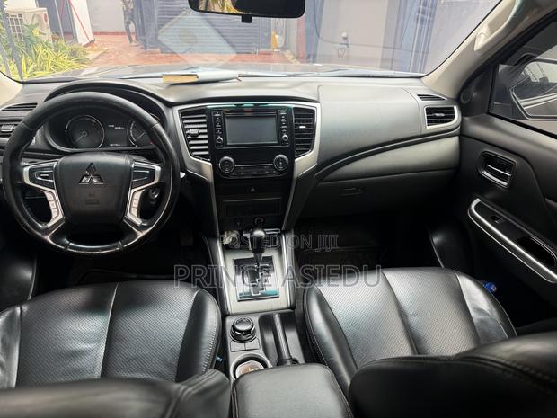 Mitsubishi L200 Sportero 2.4 Diesel 2021 Gray