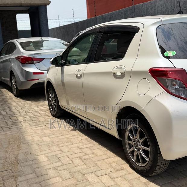 Toyota Vitz 1.3 FWD 5dr 2013 White