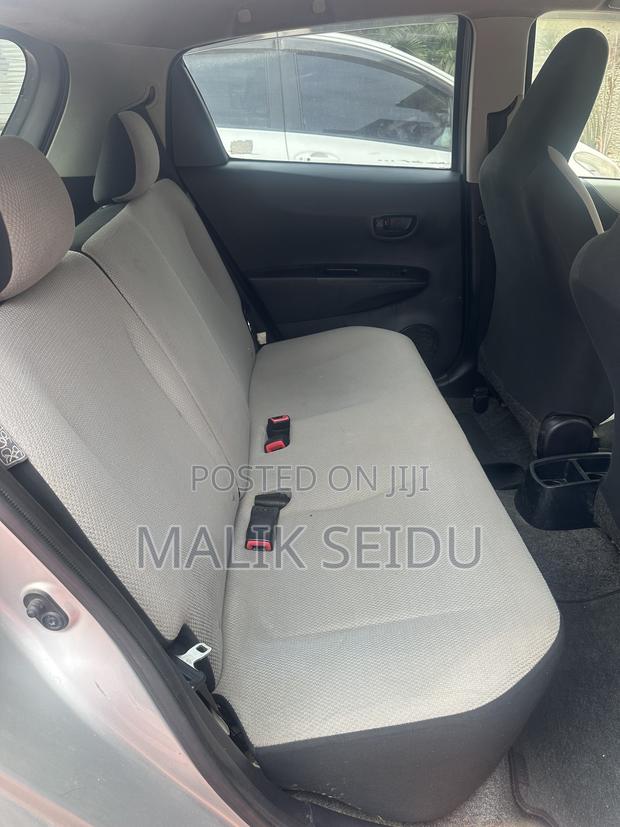 Toyota Vitz 2010 Silver