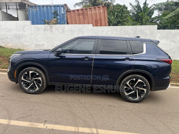 Mitsubishi Outlander 2024 Blue