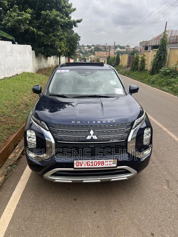 Mitsubishi Outlander 2024 Blue