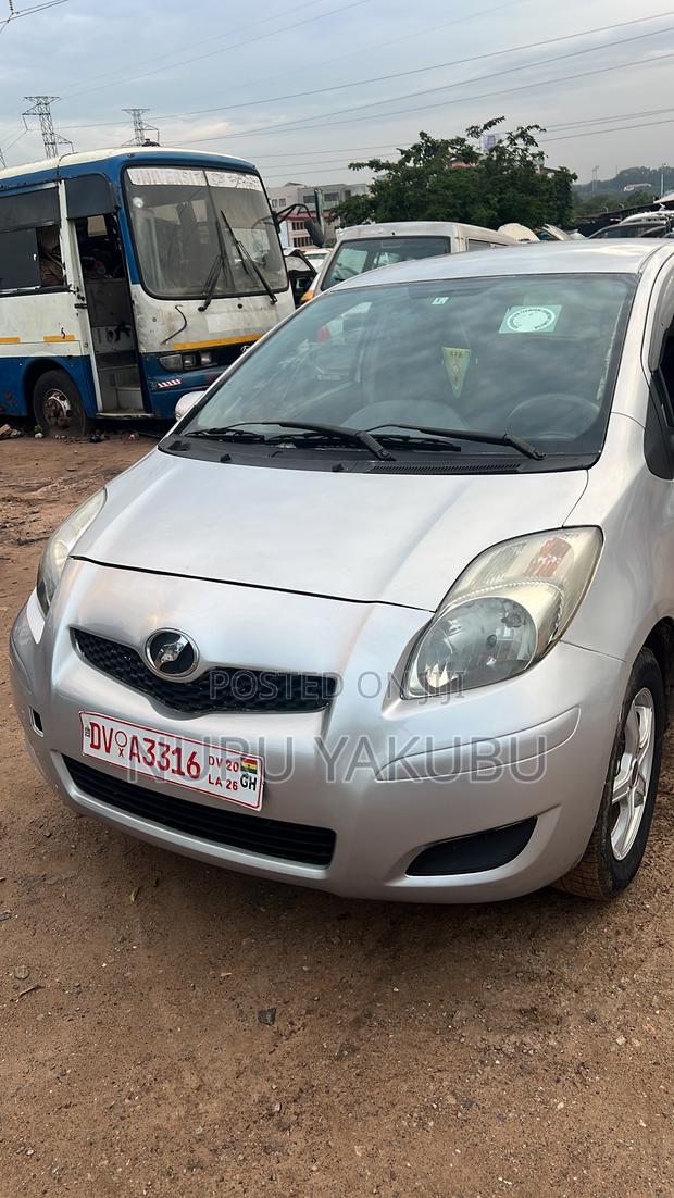 Toyota Vitz 1.0 FWD 3dr 2010 Silver