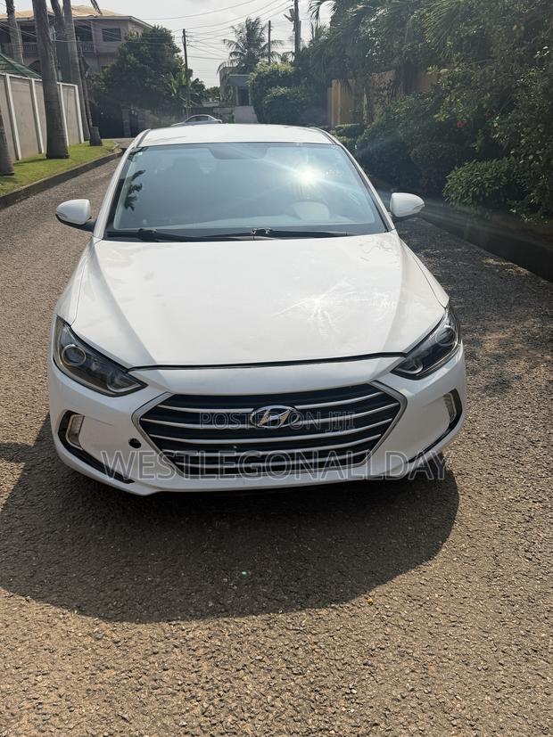 Hyundai Elantra SE Sedan FWD (2.0L 4cyl 6M) 2017 White