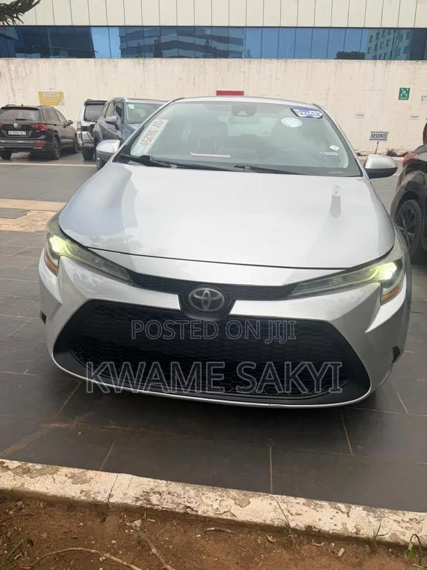 Toyota Corolla LE 2020 Silver