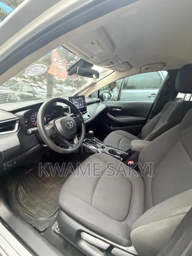 Toyota Corolla LE 2020 Silver