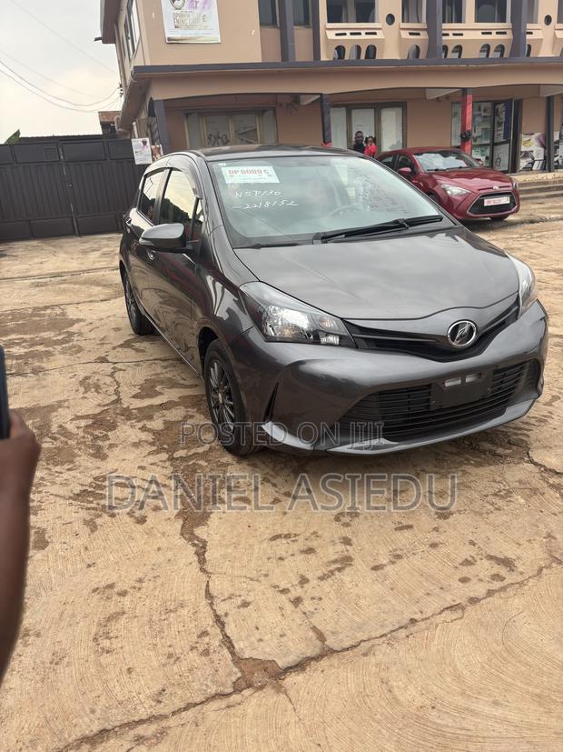 Toyota Vitz 1.3 AWD 3dr 2015 Gray