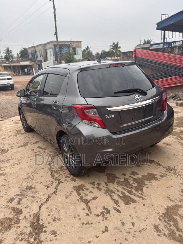 Toyota Vitz 1.3 AWD 3dr 2015 Gray