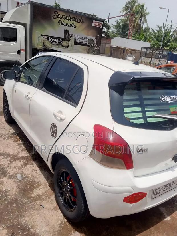 Toyota Vitz 1.0 FWD 5dr 2010 White