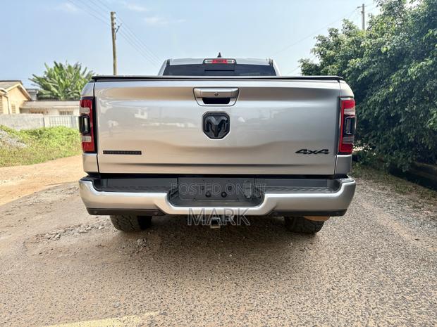 Dodge RAM 2022 Silver