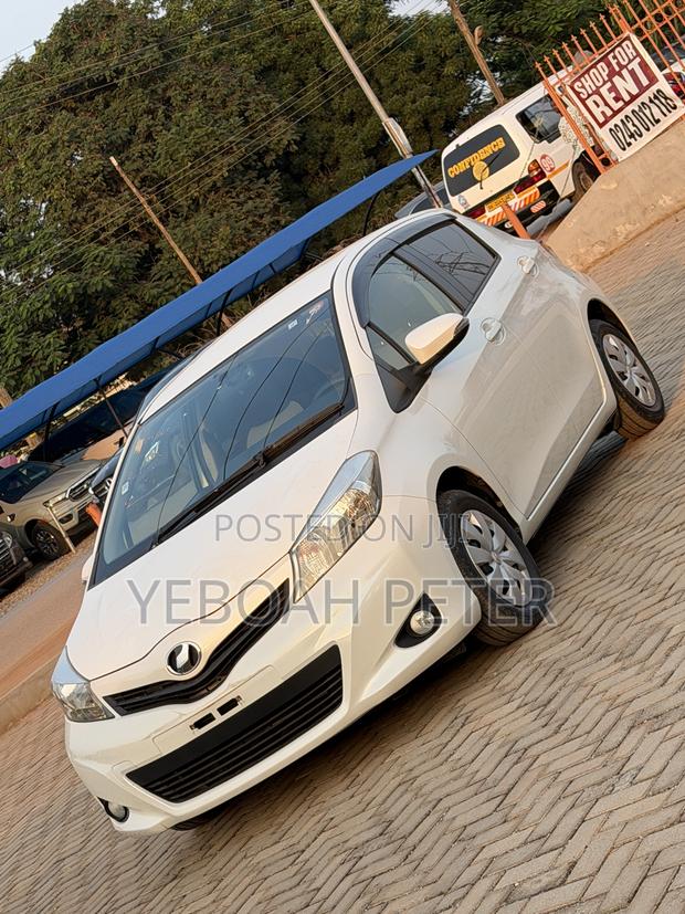 Toyota Vitz 2013 White