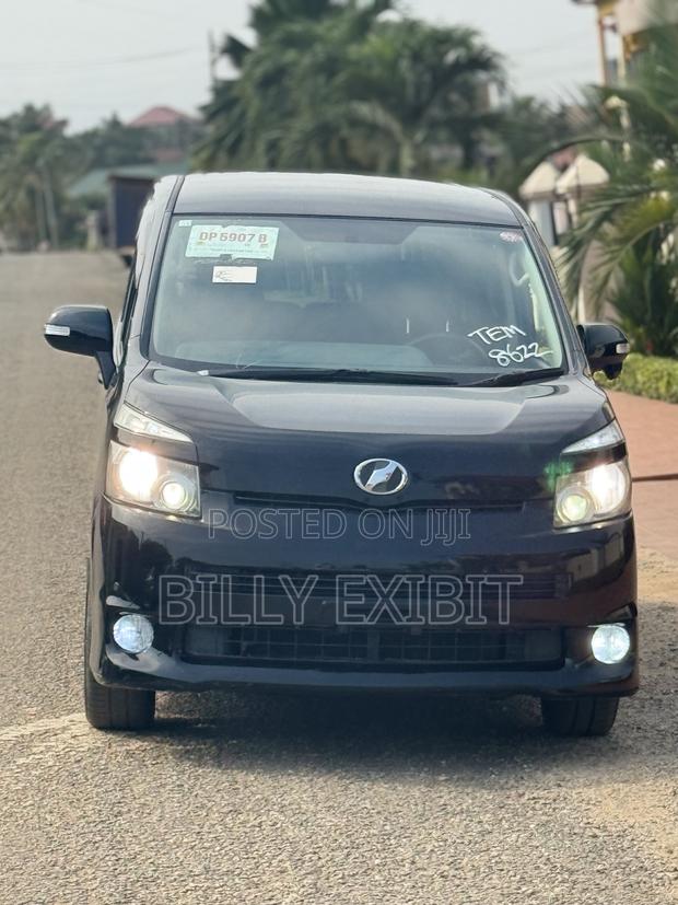 Toyota Voxy ZS 2WD 8-Seater 2010 Black