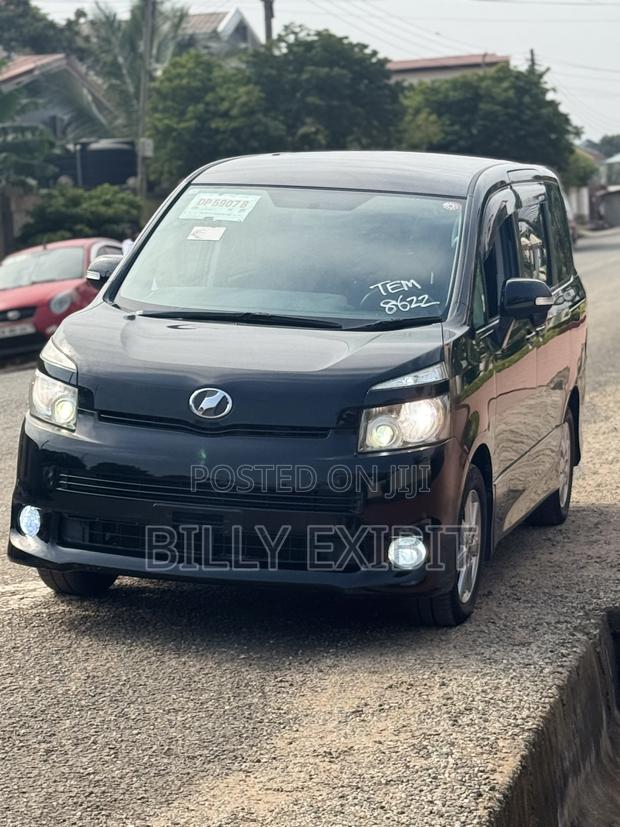 Toyota Voxy ZS 2WD 8-Seater 2010 Black