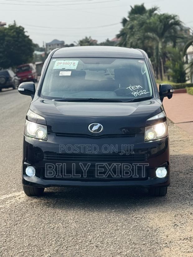 Toyota Voxy ZS 2WD 8-Seater 2010 Black