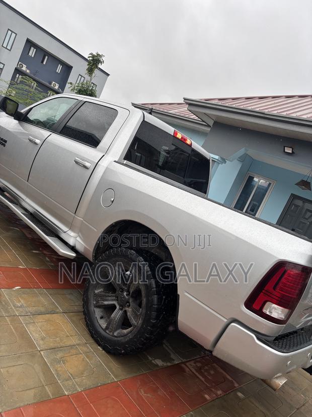 RAM 1500 2018 Gray