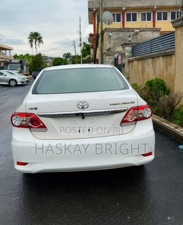 Toyota Corolla 2013 White