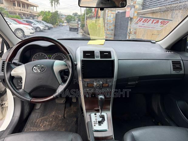 Toyota Corolla 2013 White