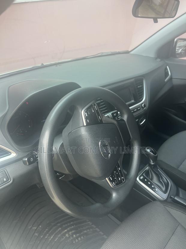 Hyundai Accent 2018 Silver