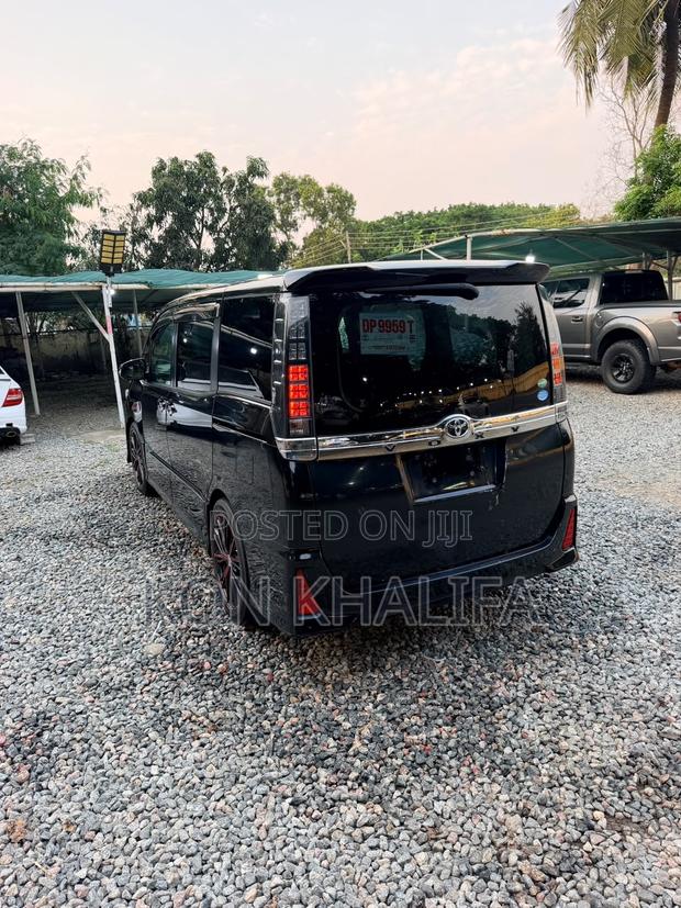 Toyota Voxy 2014 Black