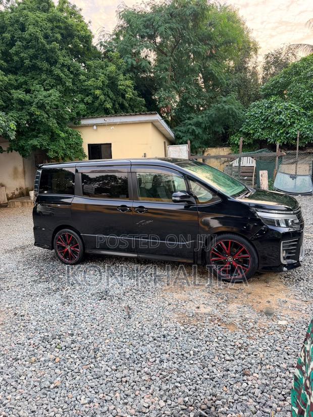 Toyota Voxy 2014 Black