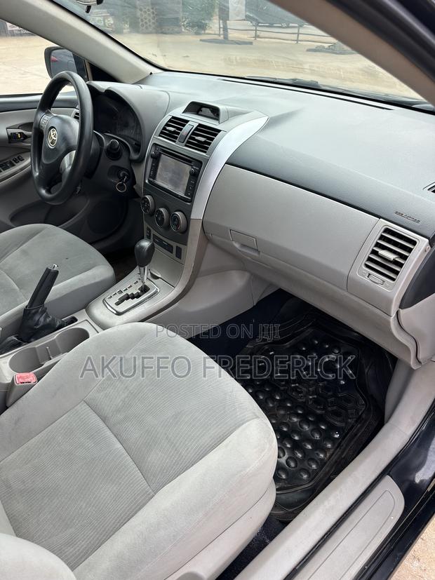 Toyota Corolla LE 4dr Sedan (1.8L 4cyl 4A) 2013 Black