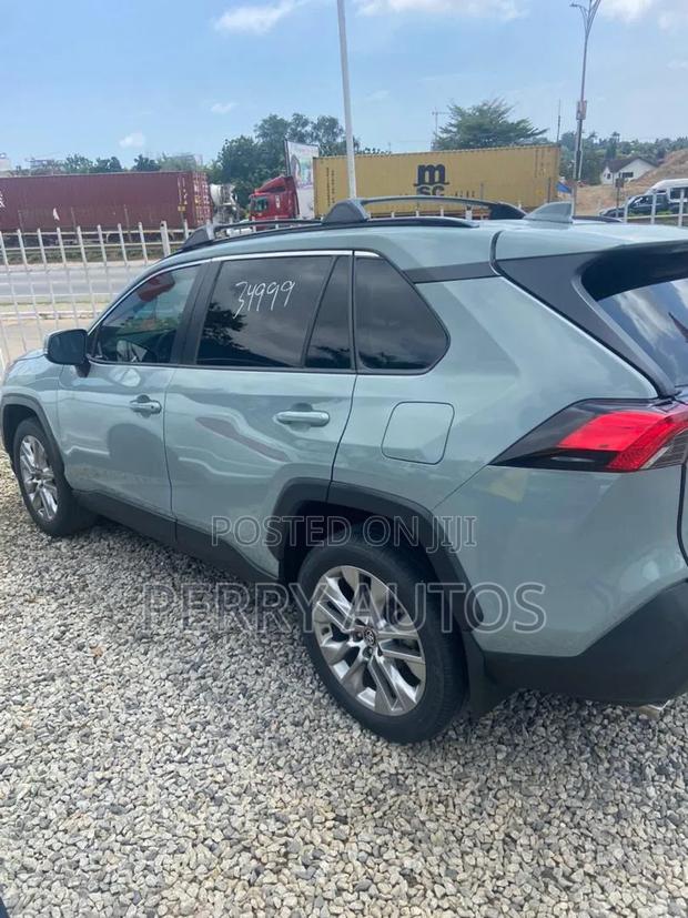 Toyota RAV4 2021 Green