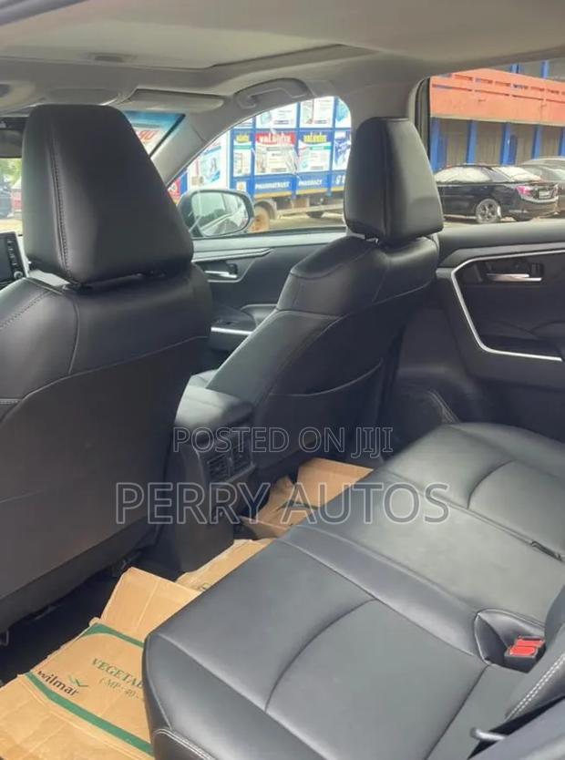 Toyota RAV4 2021 Green