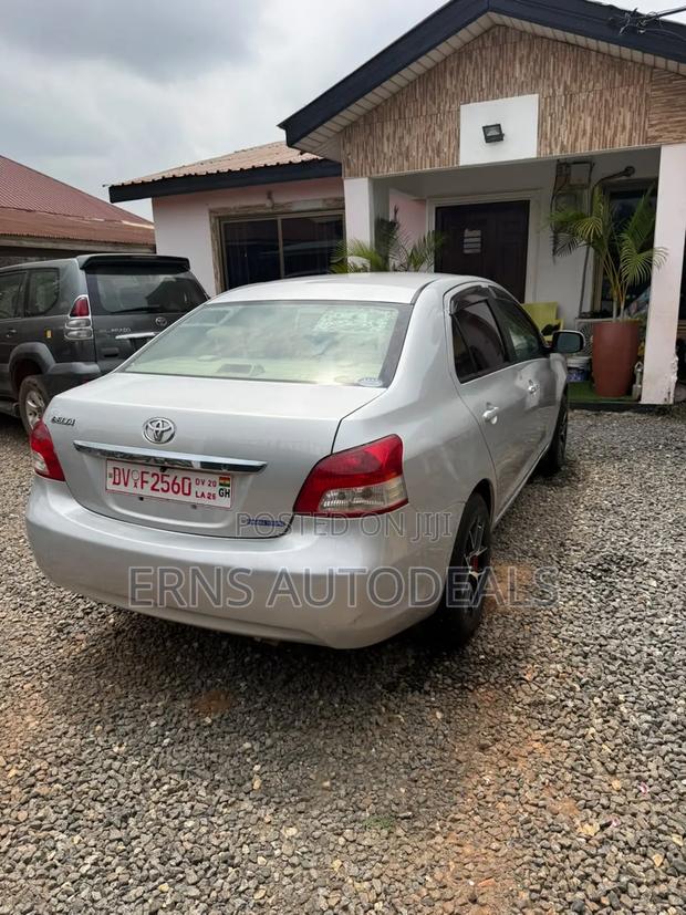 Toyota Belta 2010 Silver