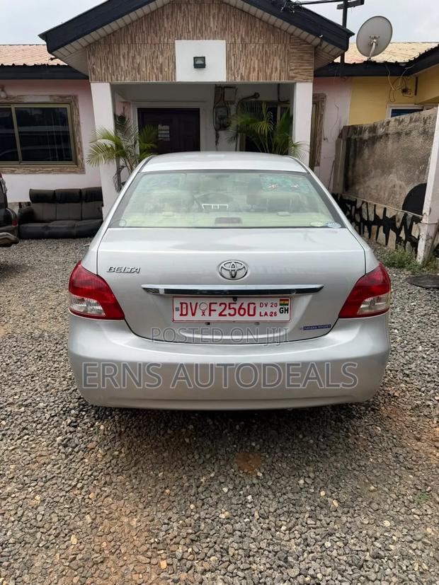 Toyota Belta 2010 Silver