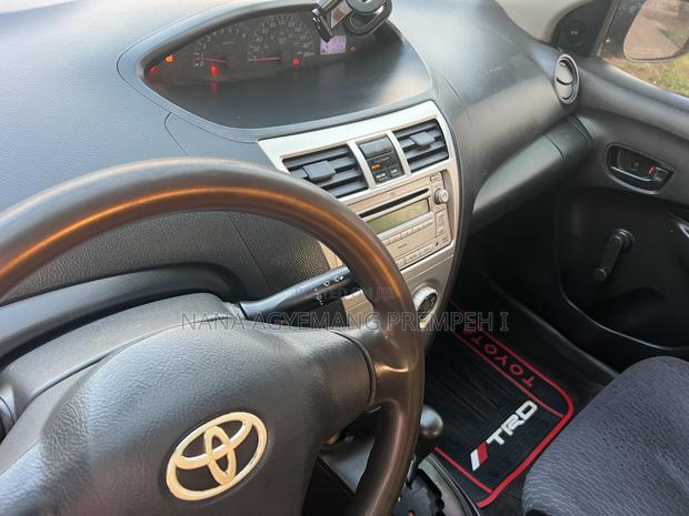 Toyota Yaris Sedan Automatic 2007 Silver